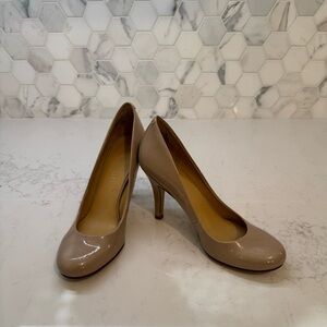 NINE WEST CASSIC ROUND TOR HEELS, SIZE 6 1/2 M. PATIENT LEATHER, EUC